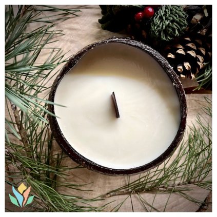 symbiotickycz svicen kokos kokosovy svicka prirodni vyrezavany candle skorapka meditace relaxace relax odpocinek slowliving energie svetlo teplo ohen coconut candle