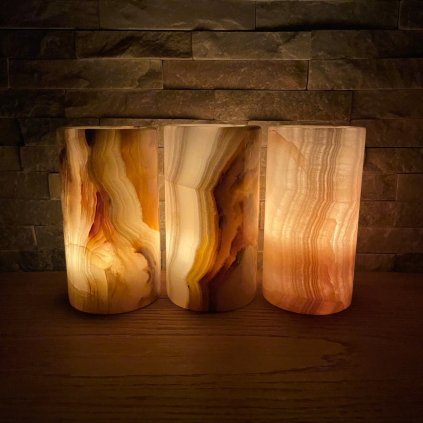 symbiotickycz onyx kamen prirodnikamen onyxovy svicen svicka lampicka svetlo energie meditace relax odpocinek teplesvetlo teplo slowliving pohoda
