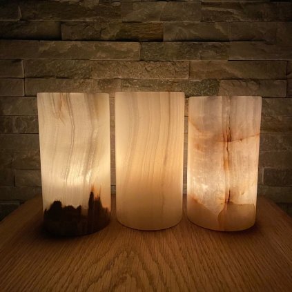 symbiotickycz onyx kamen prirodnikamen onyxovy svicen svicka lampicka svetlo energie meditace relax odpocinek teplesvetlo teplo slowliving pohoda (8)