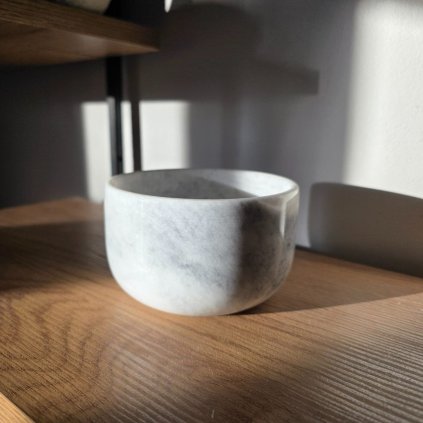 Svícen a vykuřovací miska z mramoru  přírodní kámen, průměr 11,5 cm, univerzální využití