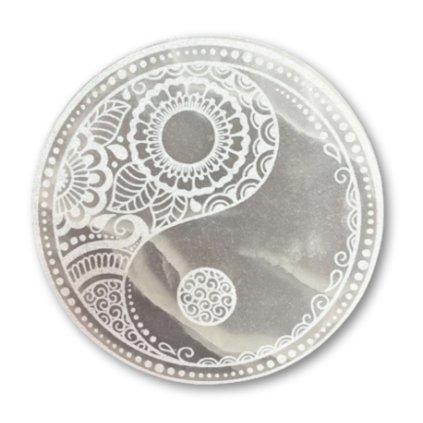 Energetický podtácek ze selenitu  se symbolem Jin & Jang, průměr 18 cm, původ Maroko