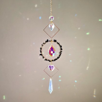 Lapač slunce – Obsidiánová náruč  Feng Shui energie, s obsidiánem, na zavěšení, délka 49 cm