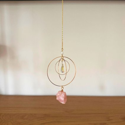 Lapač slunce - Galaktické kruhy  s růženínem, symbolem slunce, zlatý, 3 pohyblivé kruhy, délka 38,5 cm