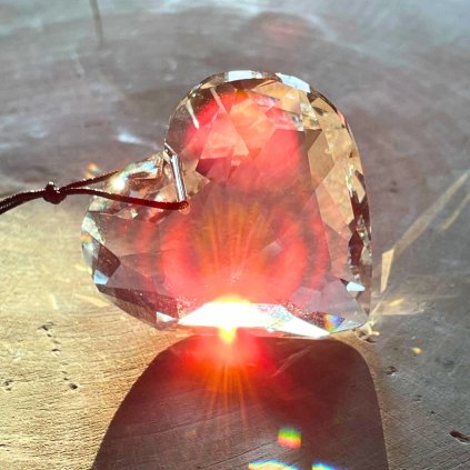 symbiotickycz kristal srdce fengshui krystaly homedecor dekorace meditace relax relaxace odpocinek pohoda slowliving (2)