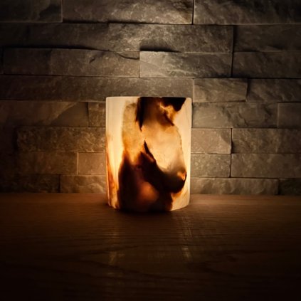 Svícen válec M - Pevné objetí  s vadou na kráse, konkrétní kus z fotek, jedinečný originál