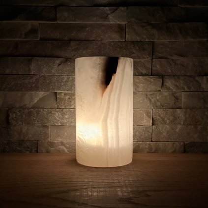 Svícen válec L - Jiskra naděje  konkrétní kus z fotek, jedinečný originál, výška cca 13,5 cm