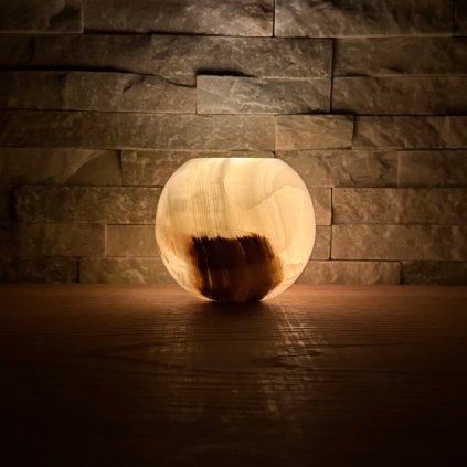 Svícen kulatý - Tajemství  konkrétní kus z fotek, jedinečný originál, průměr cca 9,5 cm