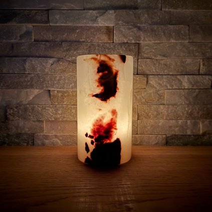 Svícen válec L - Zrození síly  konkrétní kus z fotek, jedinečný originál, výška cca 13,5 cm