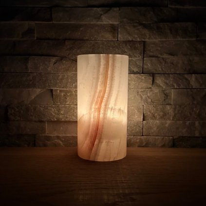 Svícen válec L - Něžné pohlazení  konkrétní kus z fotek, jedinečný originál, výška cca 13,5 cm