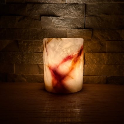 Svícen válec M - Esence lásky  konkrétní kus z fotek, jedinečný originál, výška cca 9,5 cm