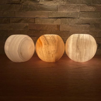 symbiotickycz onyx kamen prirodnikamen onyxovy svicen svicka lampicka svetlo energie meditace relax odpocinek teplesvetlo teplo slowliving pohoda (30)