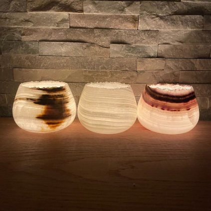 symbiotickycz onyx kamen prirodnikamen onyxovy svicen svicka lampicka svetlo energie meditace relax odpocinek teplesvetlo teplo slowliving pohoda