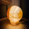 Sférická stolní lampa z onyxu
