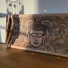 Dřevěný podnos Buddha  délka 30 cm, černá rytina, mangové dřevo, ruční práce
