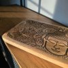 Dřevěný podnos Buddha  délka 30 cm, černá rytina, mangové dřevo, ruční práce