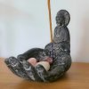 Soška a stojan na tyčinky – Ochranná dlaň  2v1, s motivem Buddhy, 13*16 cm, z betonu, původ Bali