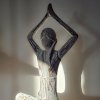 Jogínka v pozici Urdhva Hastasana  výška 30,5 cm, dřevo albízie, ručně vyřezávaná