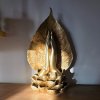 Zlatá soška modlící se ruce  výška 25,5 cm, symbol lotosu a Bodhi listu (strom osvícení)