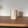 Svícen válec M - Lesní cesta  konkrétní kus z fotek, jedinečný originál, výška cca 9,5 cm