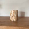 Svícen válec M - Posvátný plamen  konkrétní kus z fotek, jedinečný originál, výška cca 9,5 cm