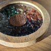 Podtácek 7 čaker a květ života  vitalizace vody, 7 druhů polodrahokamů, 10 cm