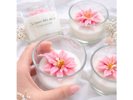 Ručne vyrábané aromatické sviečky s kvetmi