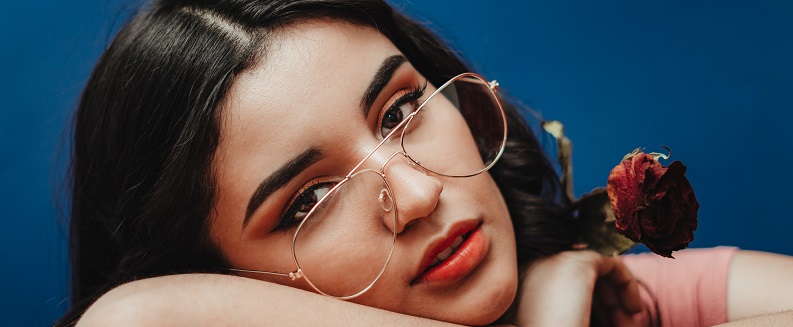 Trendy v líčení na léto 2024