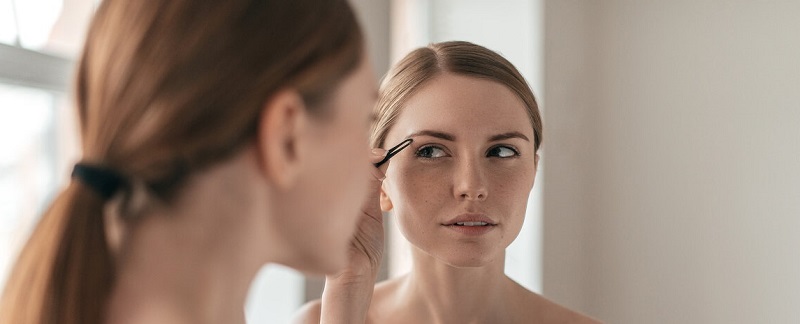 Jak si správně vytrhat obočí