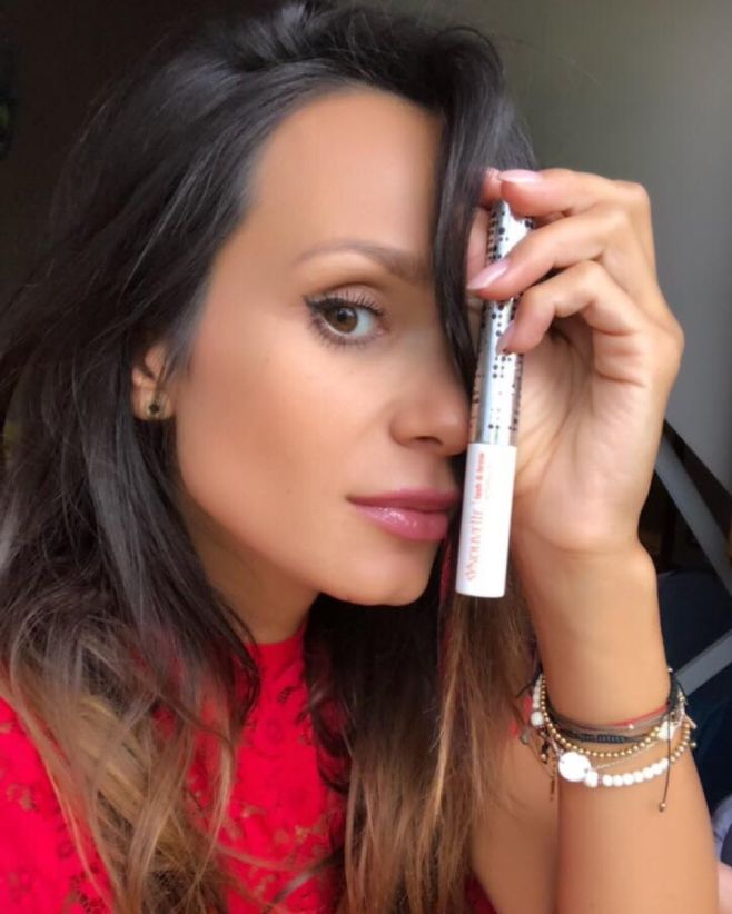 ✨ Dlouhé, husté a zdravé řasy nejsou jen snem. Na rozdíl od řasenky nebo umělých řas působí sérum Synouvelle přímo u...