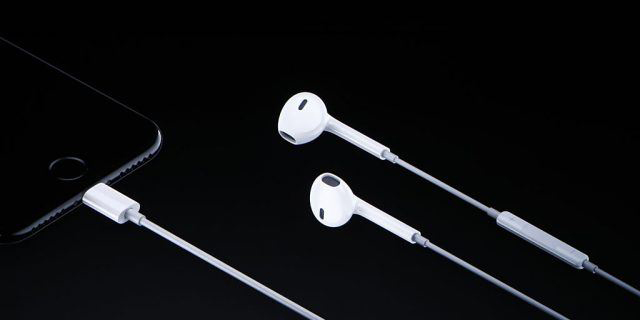 apple_earpods_lightning_clanek