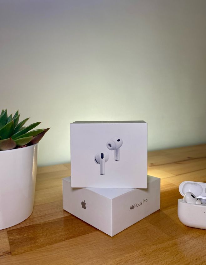🎧 APPLE AIRPODS PRO 3 – MÁME SKLADEM 📦 Cena: 6 490 Kč 📍 Dostupné ihned – skladem na e-shopu i na prodejně. Odnes si je...