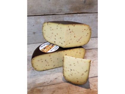 Farmářská gouda s pekany, vlašskými ořechy a koriandrem
