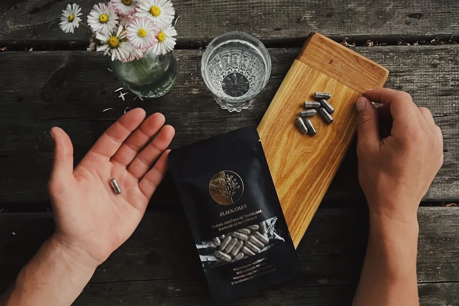 Dopřejte svému tělu detox s Black Stuff: Proč je směs pro mikrobiom nezbytná