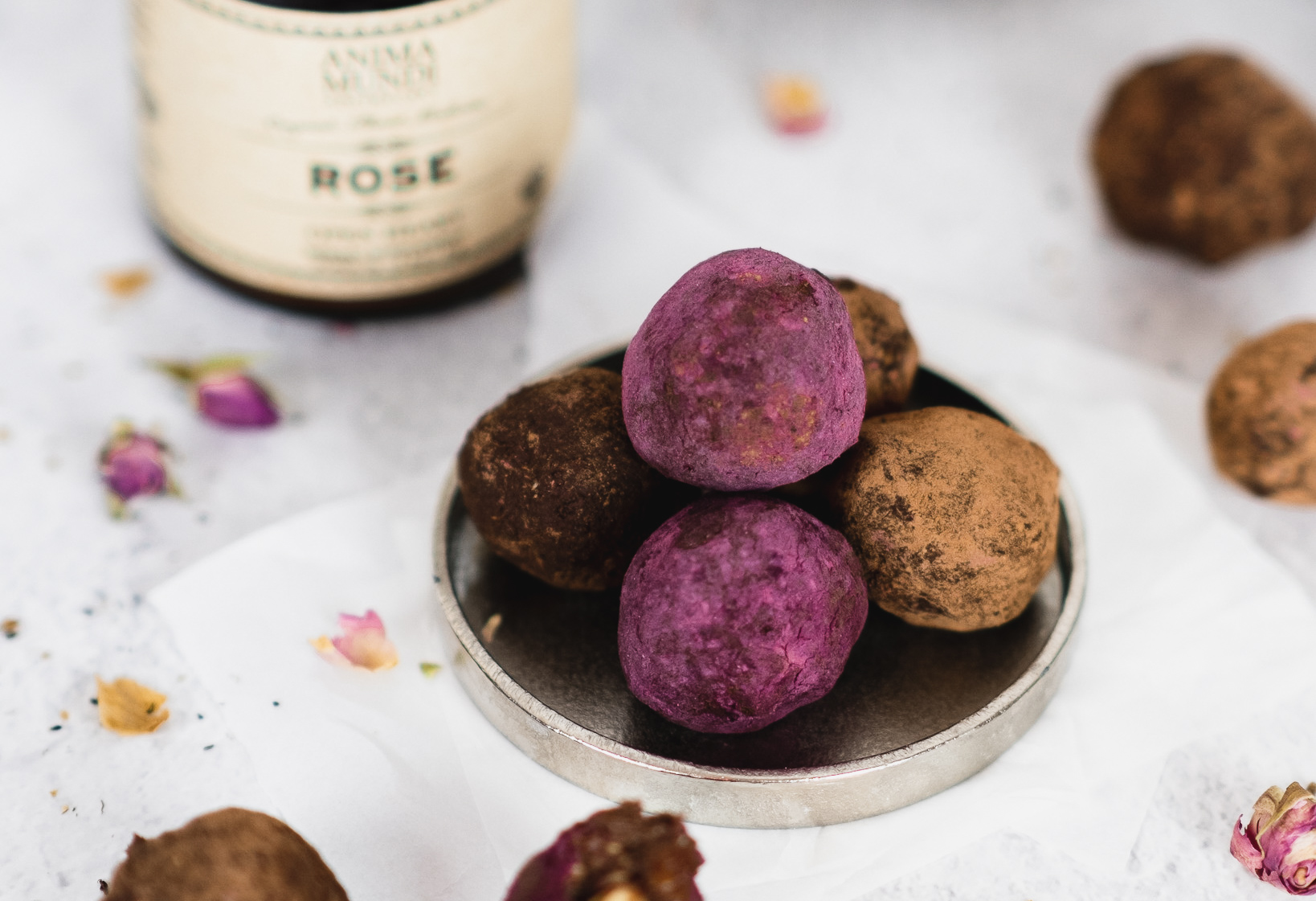 RECEPT: funkční Rose balls, které potěší těla malých i velkých biohackerů