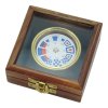 Kompas v dřevěné krabičce