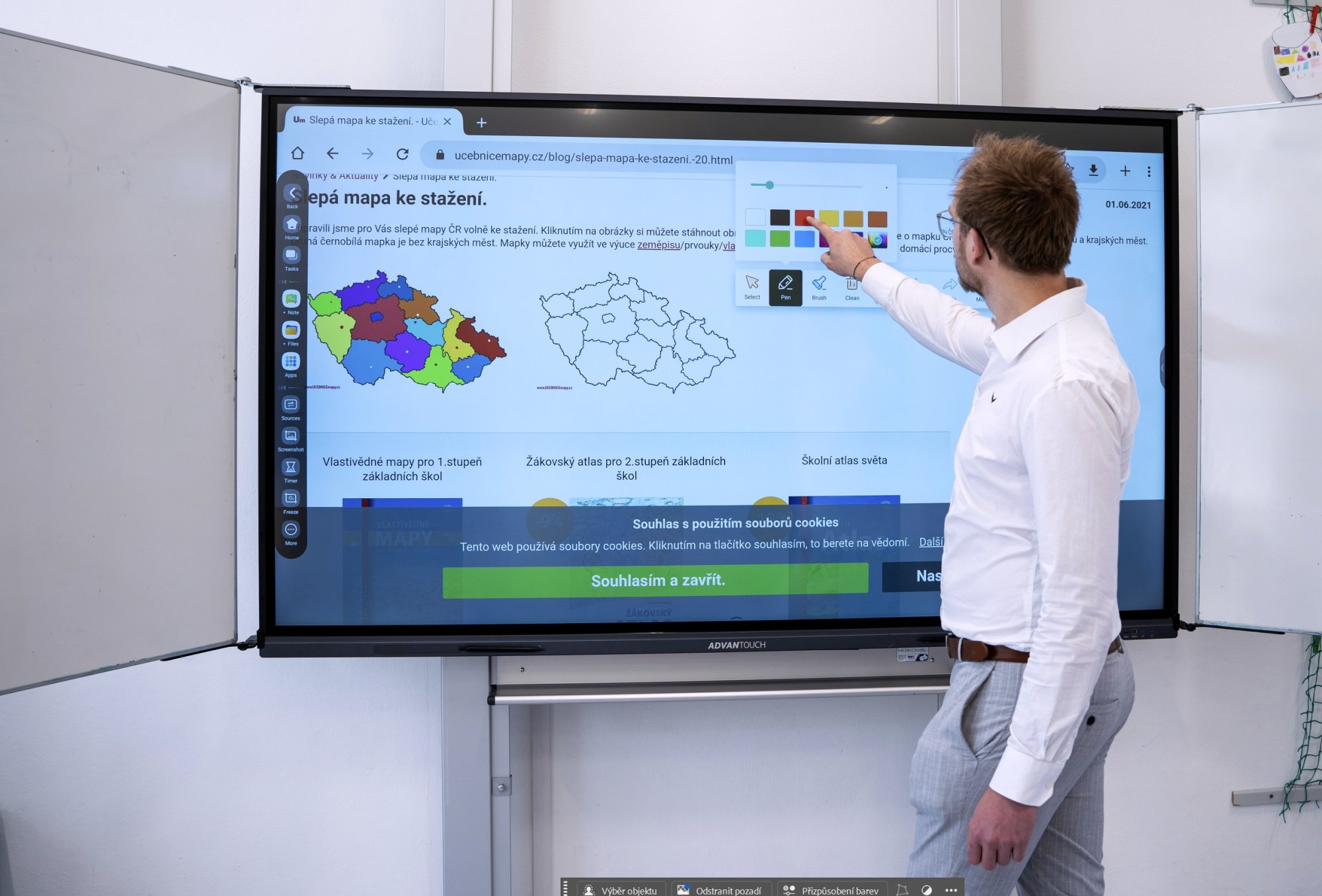 Na jakém principu fungují interaktivní dotykové displeje do škol a jak vybrat ten správný?
