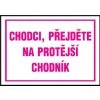 Chodci, přejděte na protější chodník