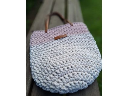 nude a pastel pink s koženym uchem