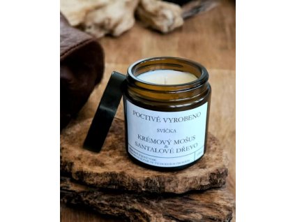 poctivě vyrobeno mošus a santalové dřevo