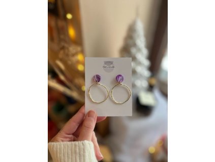 a fialové se zlatými ktuhy