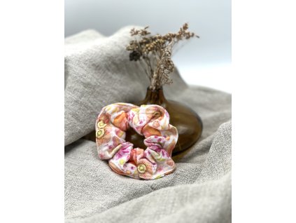 Mušelínová gumička - oranžové květiny