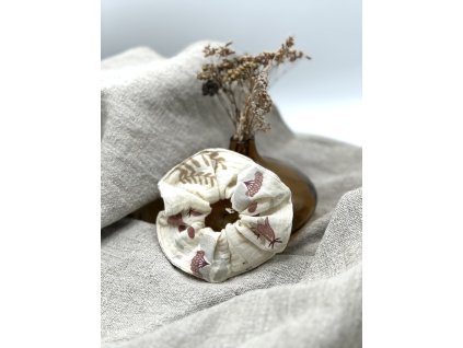 Mušelínová gumička - krémová s lístečky a ptáčky