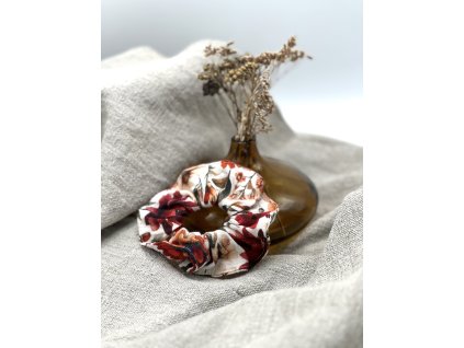 Mušelínová gumička - červené květiny