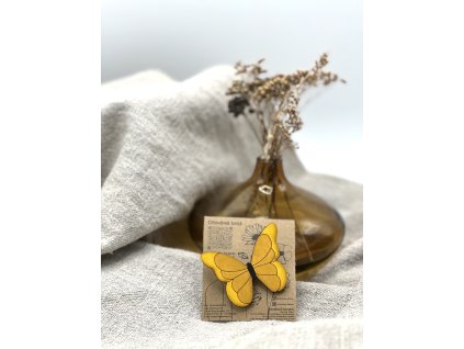 Dřevěná brož - Žlutý motýl