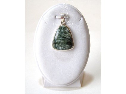 Serafinit – stříbrný přívěsek Křídla ticha, zelenošedý serafinit zasazený ve stříbře Ag 925