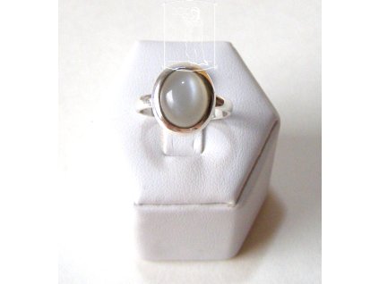 Stříbrný prsten s měsíčním kamenem – šedivý ovál, Stříbrný dotek, vel. 56