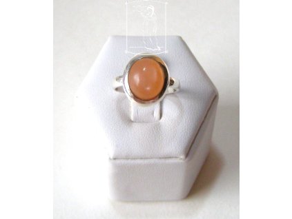 Stříbrný prsten s broskvovým měsíčním kamenem Lunární dotek