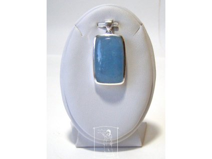 Stříbrný přívěsek s akvamarínem jemné modré barvy – originální šperk