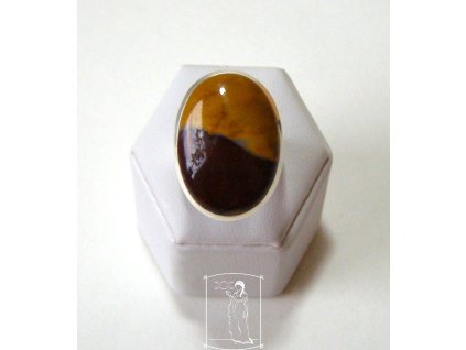 Stříbrný prsten s oválným mookaitem v teplých zemitých tónech – Písečná melodie.