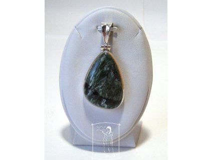 Stříbrný přívěsek se serafinitem Tiché vedení, zelenošedý serafinit zasazený ve stříbře Ag 925